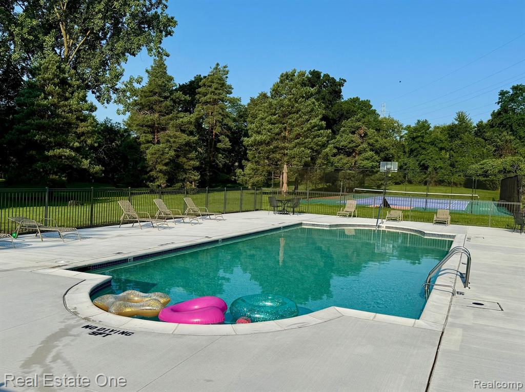 4406 KNIGHTSBRIDGE Lane, West Bloomfield, MI 48323 — Photo 28