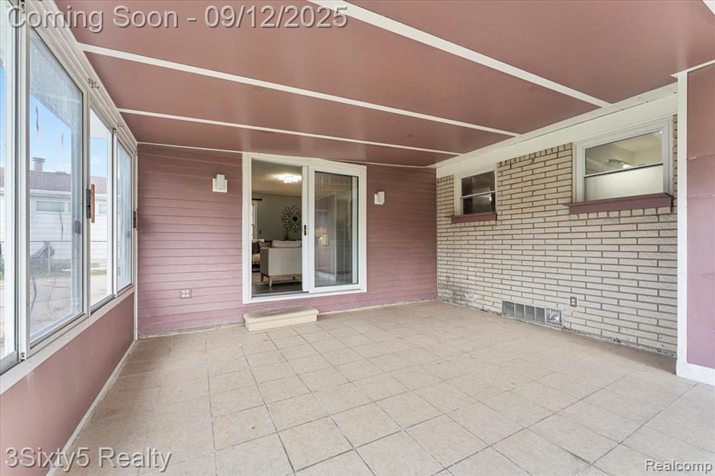 17541 Bodsford Drive, Woodhaven, MI 48183 — Photo 11