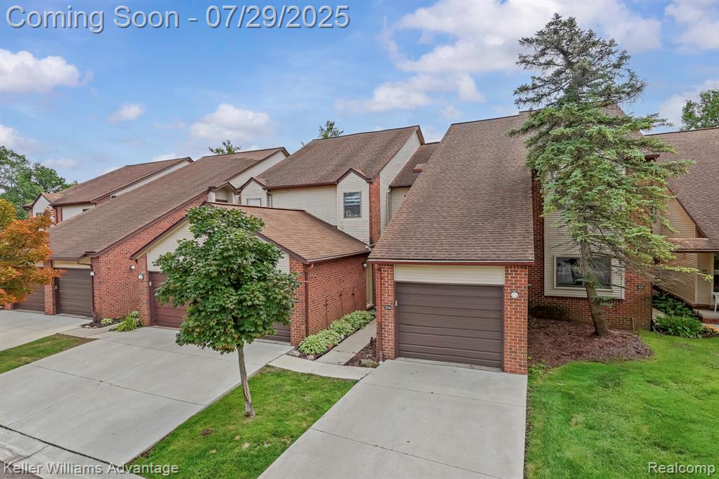 6660 Ridgefield Circle, 104, West Bloomfield, MI — Photo 2