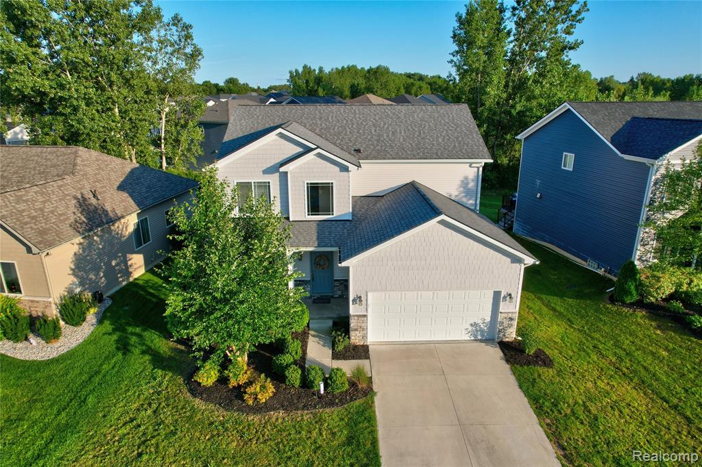 320 Hidden River E, Holly, MI 48442