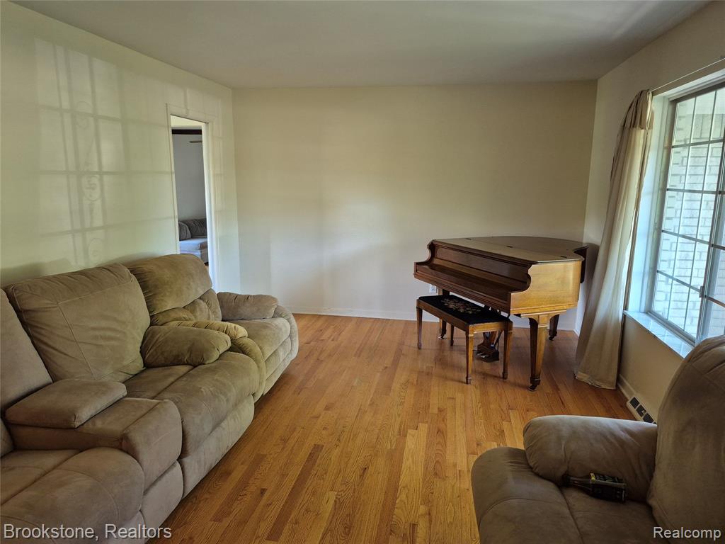 4295 Sashabaw Road, Waterford, MI 48329 — Photo 12