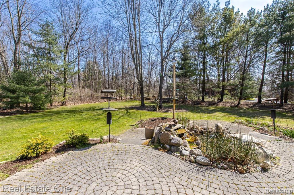 9316 LAKEBLUFF Drive, Clarkston, MI 48348 — Photo 56