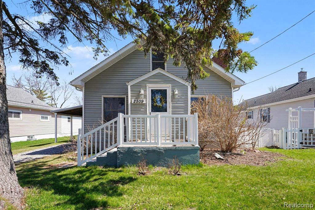2509 S Sheridan Road, Lennon Vlg, MI 48449 — front exterior