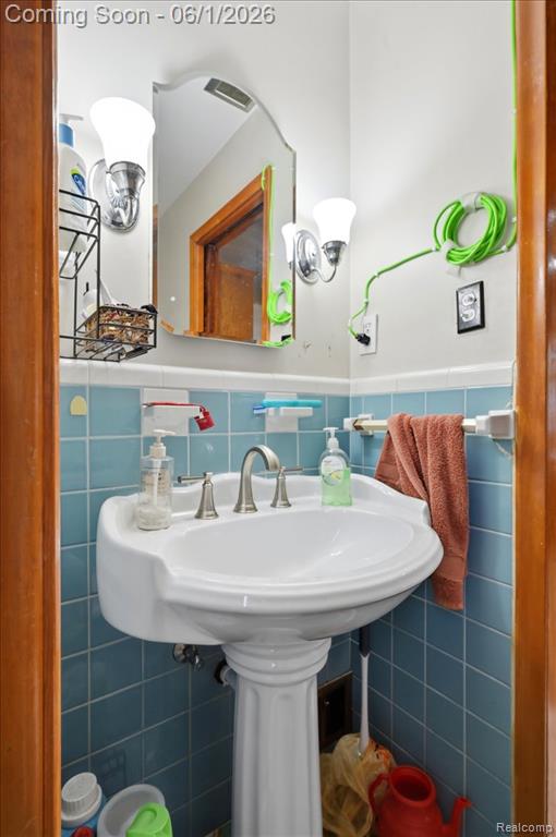 8271 Arnold Street, Dearborn Heights, MI 48127 — Photo 29