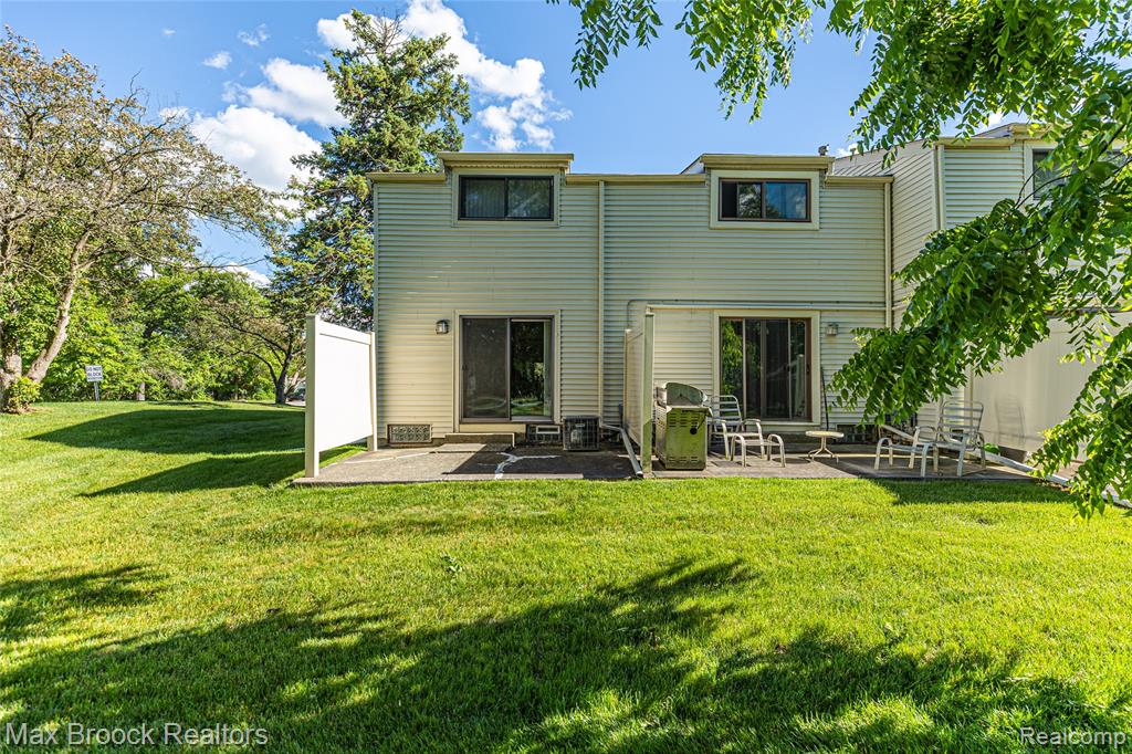 1669 Wimbledon Drive, Walled Lake, MI 48390 — Photo 6