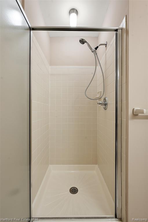 402 Mulberry Drive, Commerce Twp, MI 48390 — Photo 24