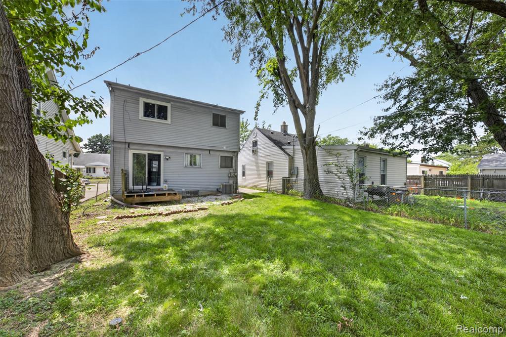 20471 Hollywood Street, Harper Woods, MI 48225 — Photo 48