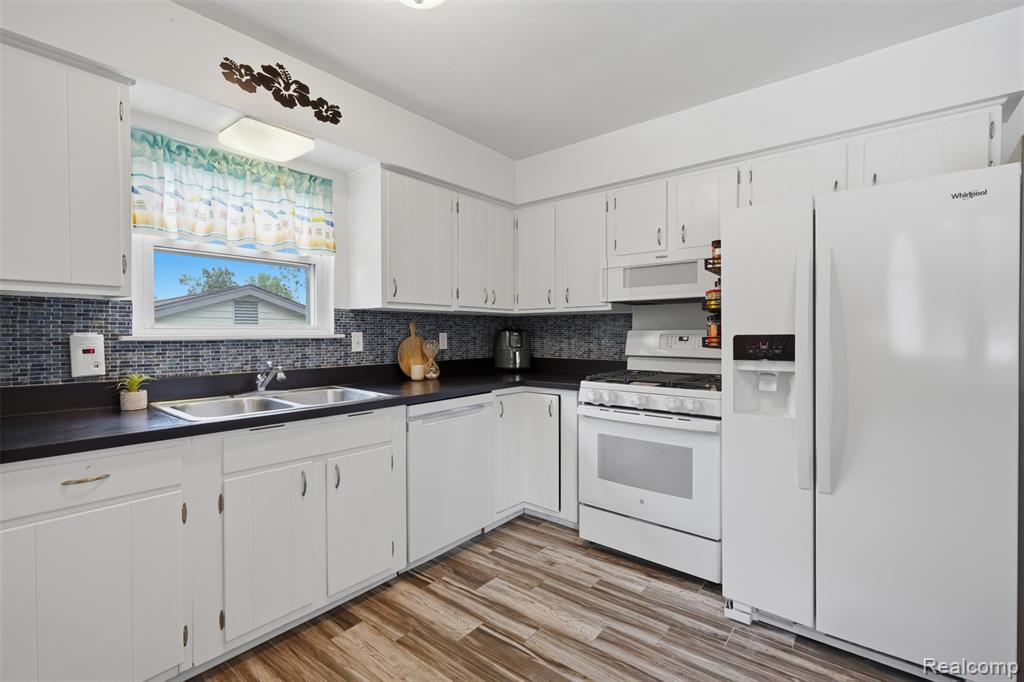 5233 Van Winkle Street, Brighton, MI 48116 — Photo 6