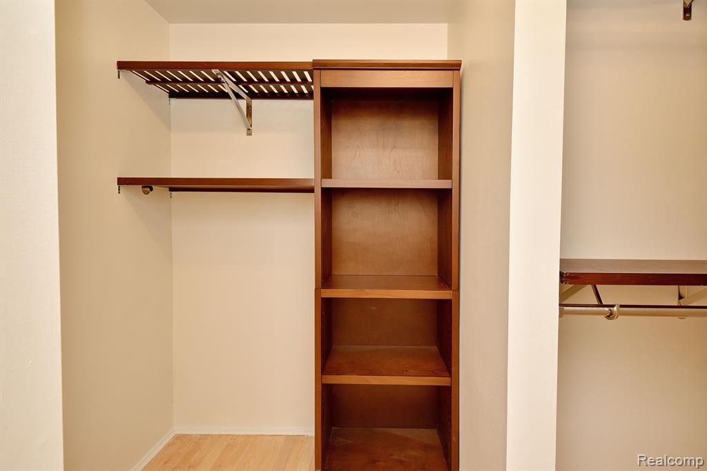 29439 LAUREL Drive, Farmington Hills, MI 48331 — Photo 20