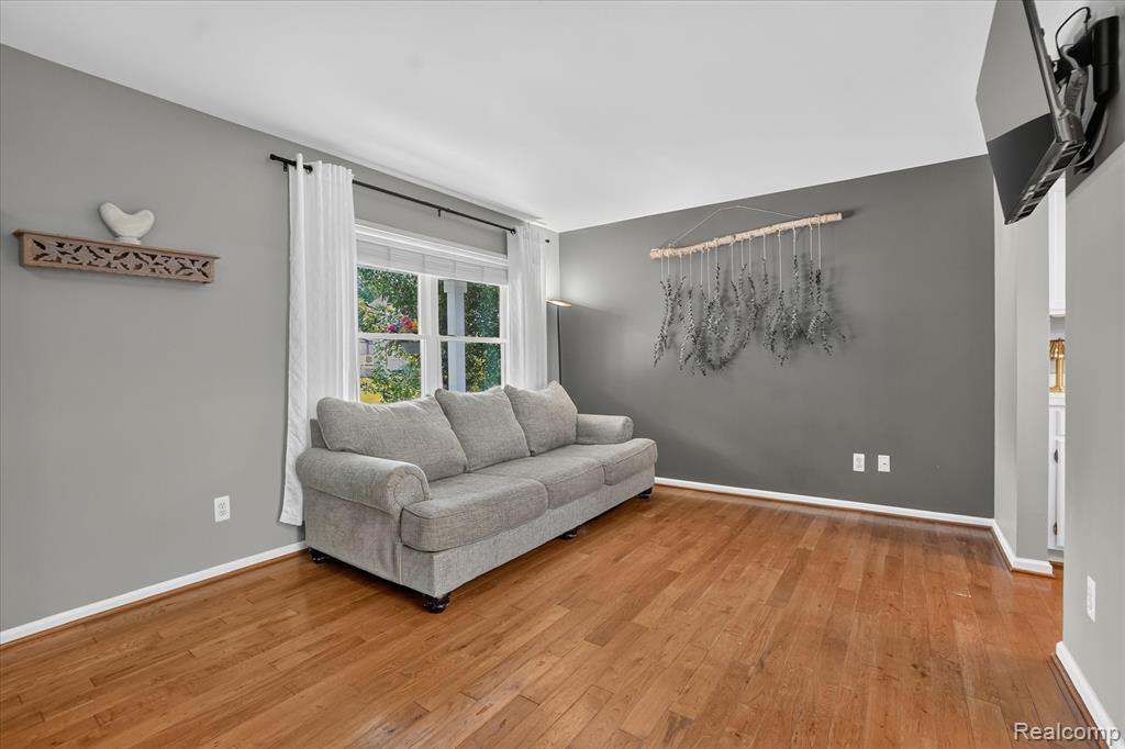 452 Waverly Lane, Howell, MI 48843 — Photo 8