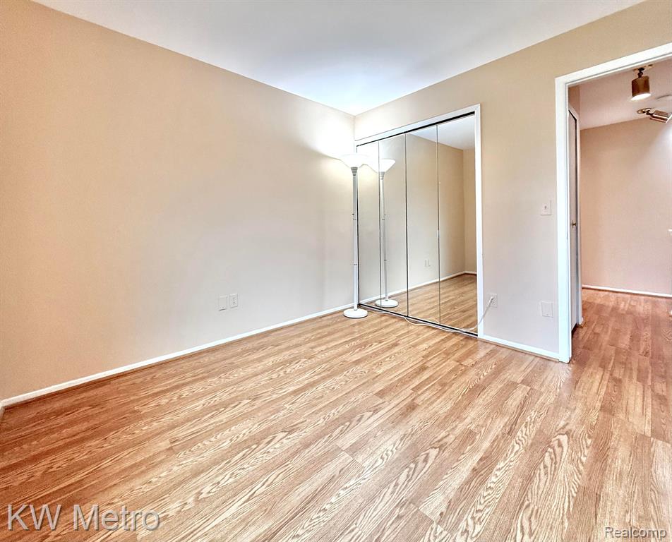 223 NEPTUNE Drive, Walled Lake, MI 48390 — Photo 13