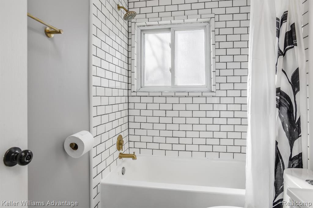 547 E SUMMIT Street, Milford, MI 48381 — Photo 9