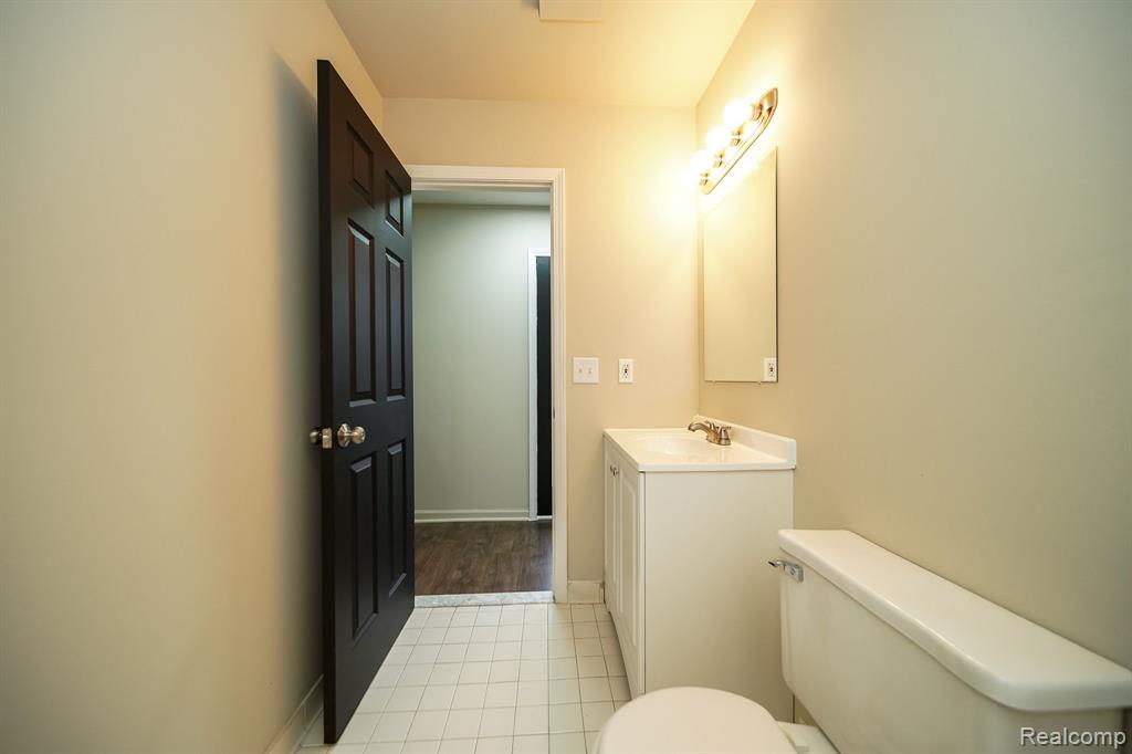 460 OAKGROVE, Clawson, MI — Photo 32