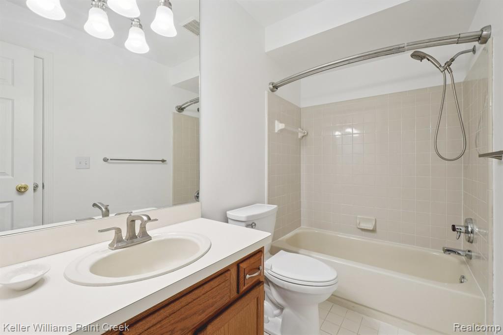 2799 Lochmoor Boulevard, Lake Orion, MI — Photo 32