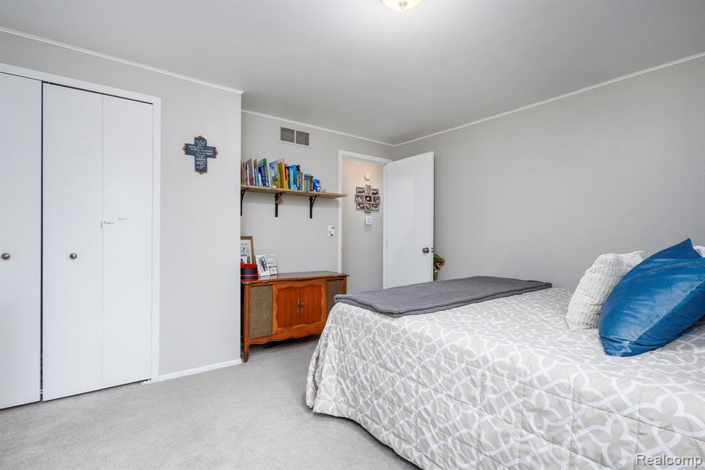 5171 DURNHAM Drive, Waterford, MI 48327 — Photo 15
