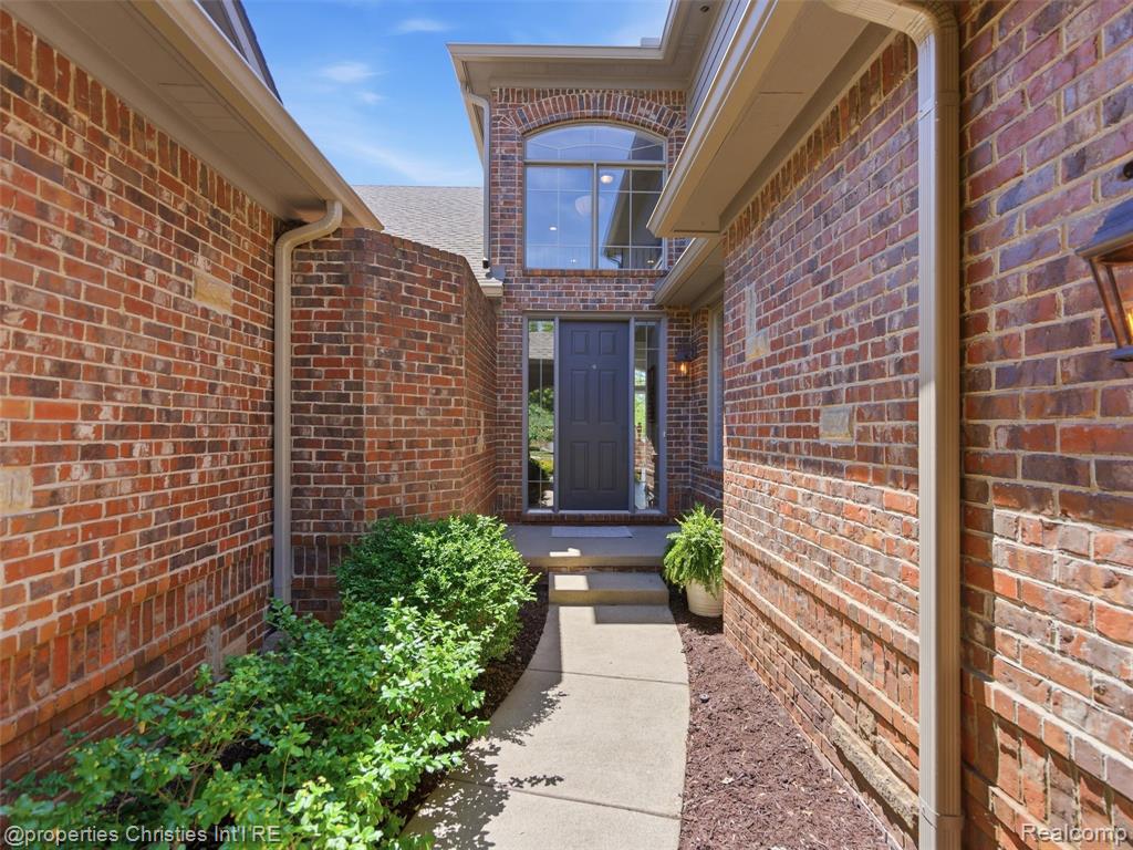 10822 Sparkling Waters Court, South Lyon, MI 48178 — Photo 9