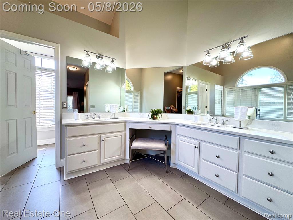 419 Roundview Drive, Rochester, MI 48307 — Photo 16