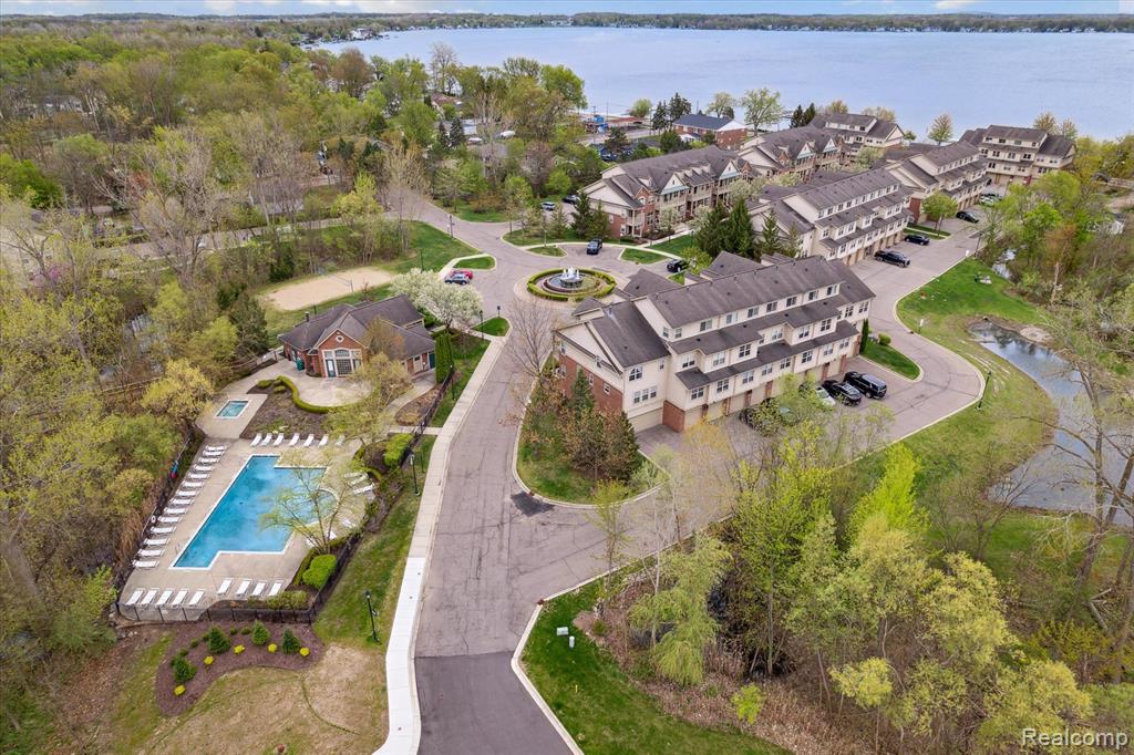 628 POINTE Drive, 277, Walled Lake, MI 48390 — Photo 9