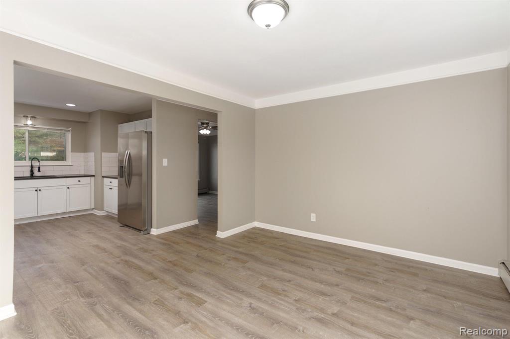 411 BUNNY RUN Boulevard, Lake Orion, MI 48362 — Photo 11