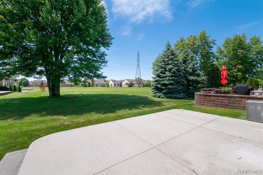 40658 Saint Louis Drive, Clinton Twp, MI 48038 — Photo 11