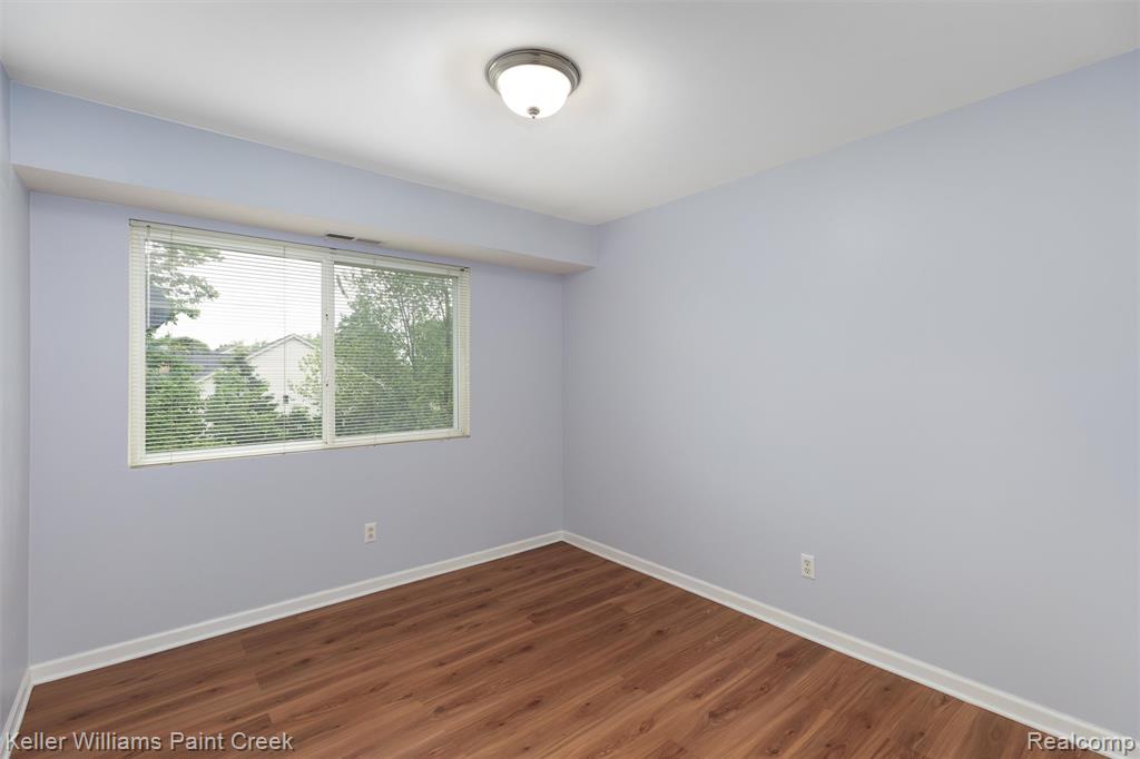 1093 Foxboro, Troy, MI 48083 — Photo 16