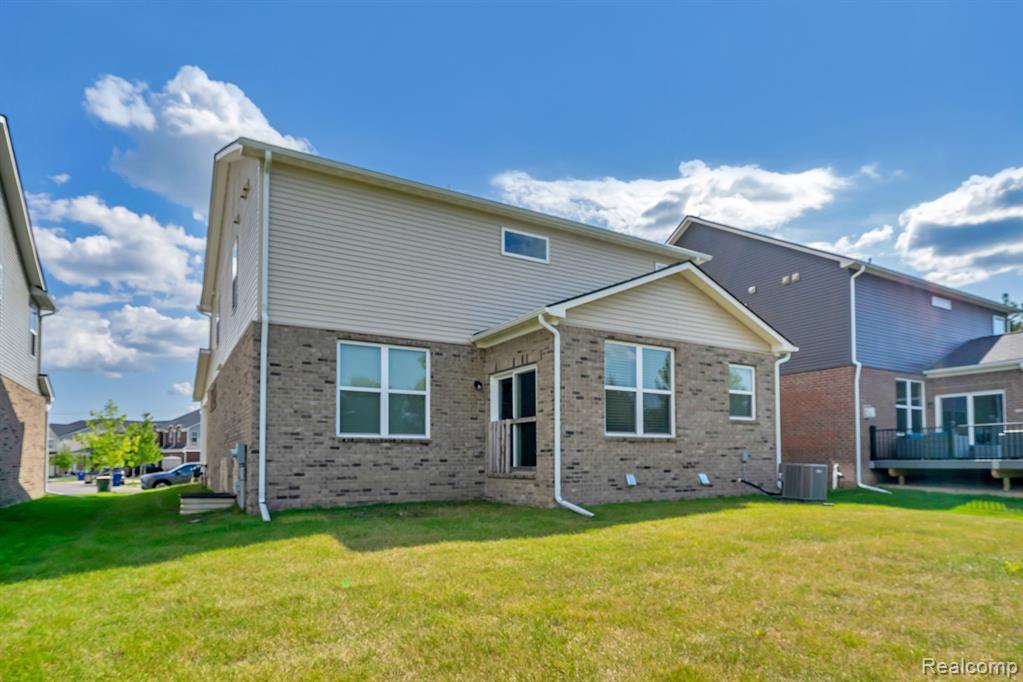 49746 SHORELINE Drive, Canton, MI 48187 — Photo 31