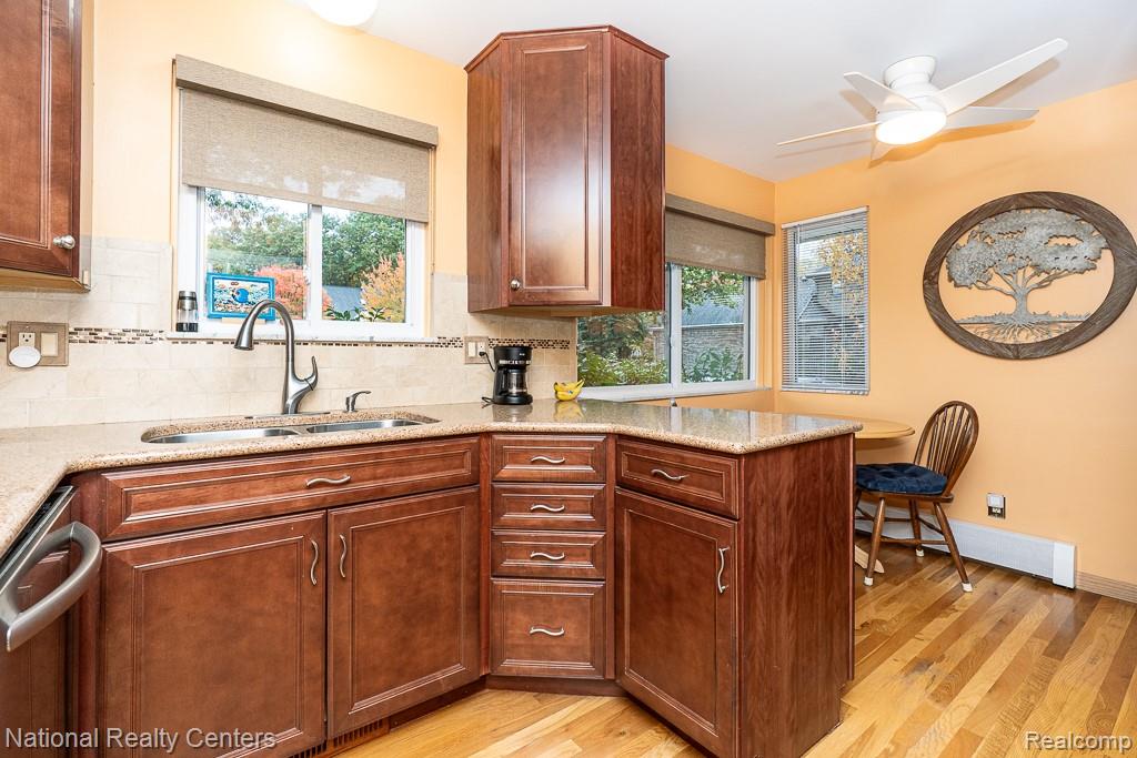 837 Dakota, Rochester Hills, MI 48307 — Photo 10