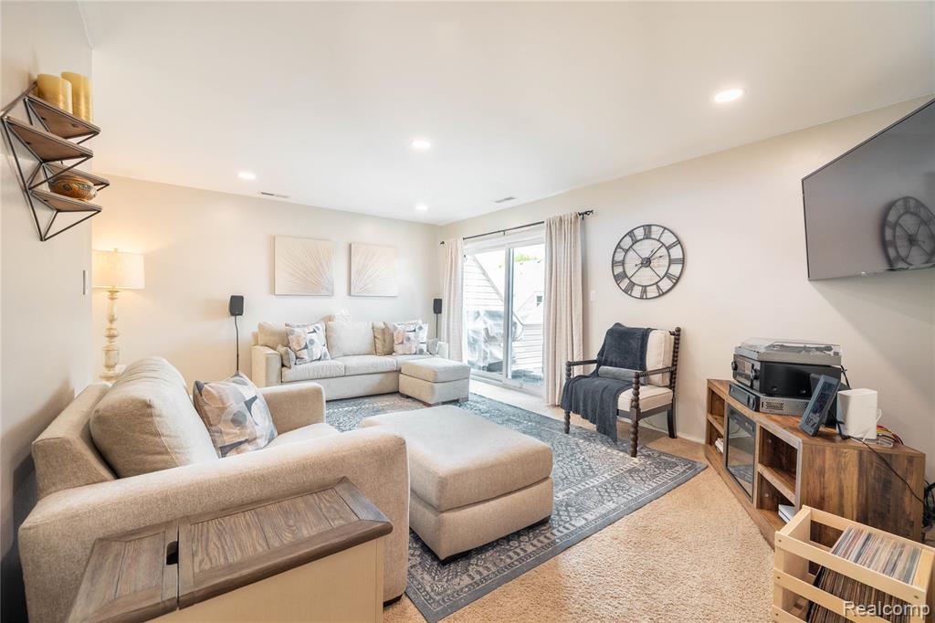 8095 Colony Drive, 22, Grosse Ile, MI 48138 — Photo 3