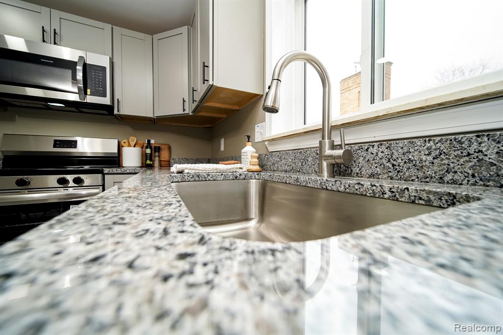 7244 FISHER Avenue, Warren, MI 48091 — Photo 19