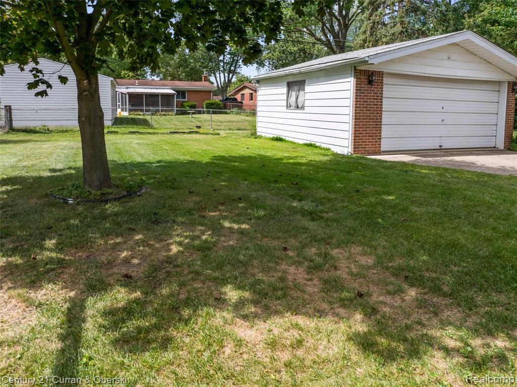 9235 Texas Street, Livonia, MI 48150 — Photo 10