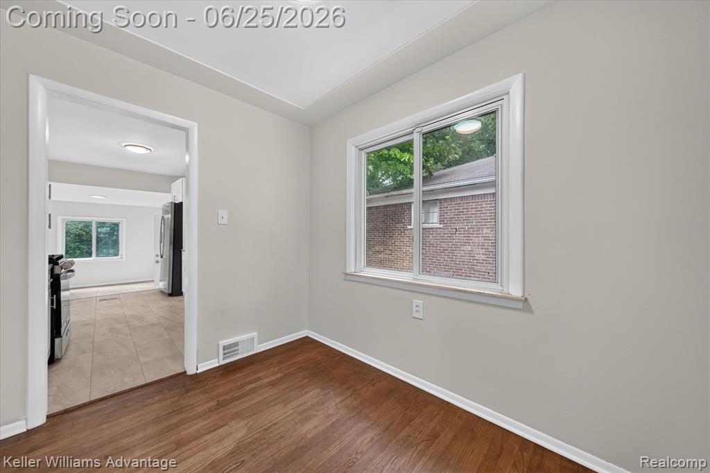21681 Sussex Street, Oak Park, MI 48237 — Photo 10