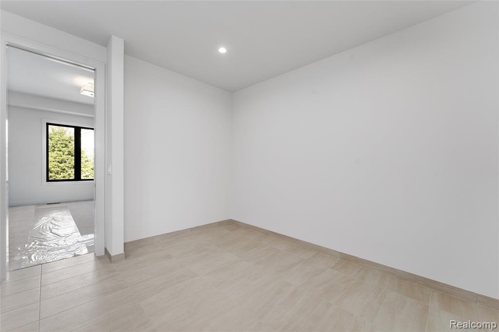 53 South Trail Court, Troy, MI 48083 — Photo 19