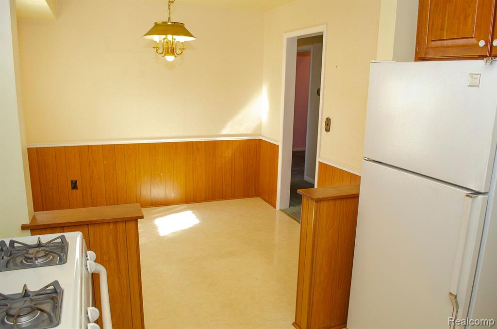 9819 WESTMORE Street, Livonia, MI 48150 — Photo 22
