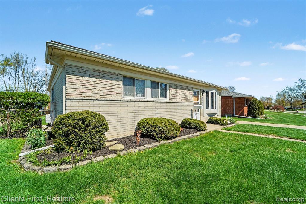 22952 Tuck Road, Farmington, MI 48336 — Photo 3