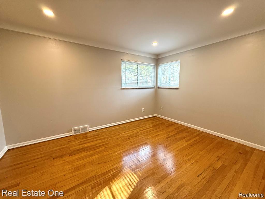 7627 Rosemary Street, Dearborn Heights, MI 48127 — Photo 9