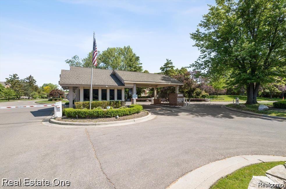 7329 Creek View Circle, West Bloomfield, MI — Photo 49
