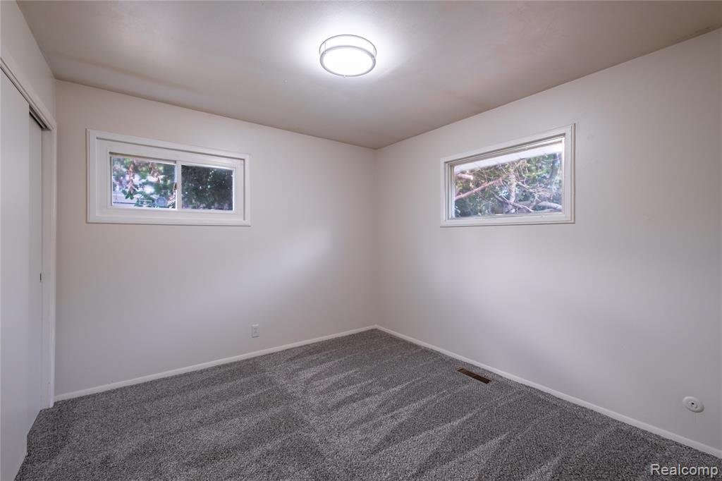 1814 Carmanbrook Parkway, Flint, MI 48507 — Photo 10