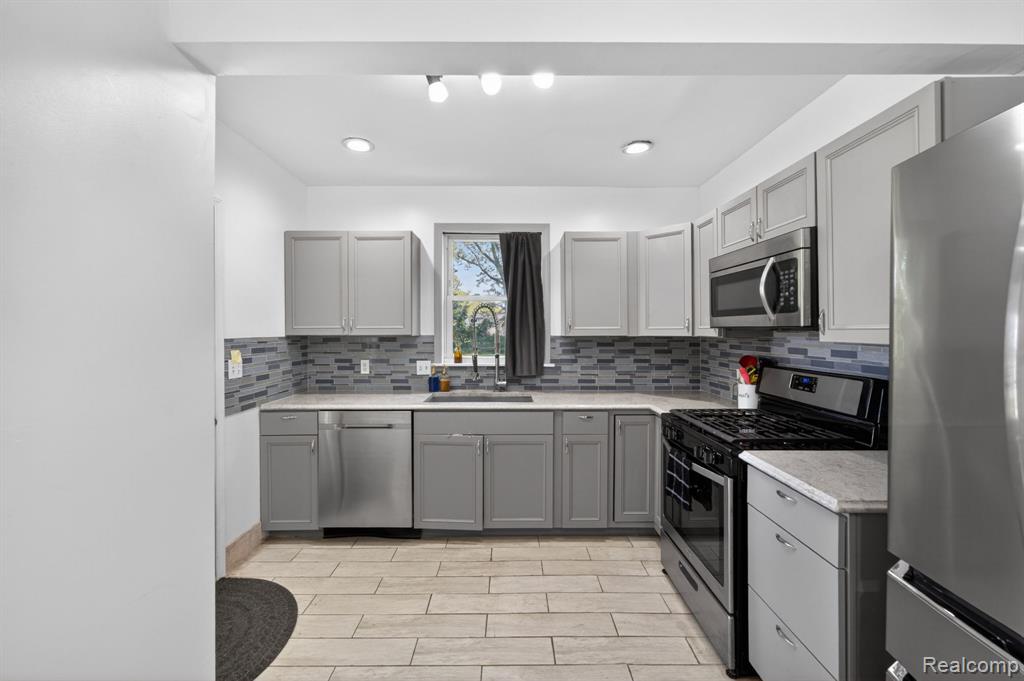 925 W Kalamazoo Street, Lansing, MI 48915 — Photo 25
