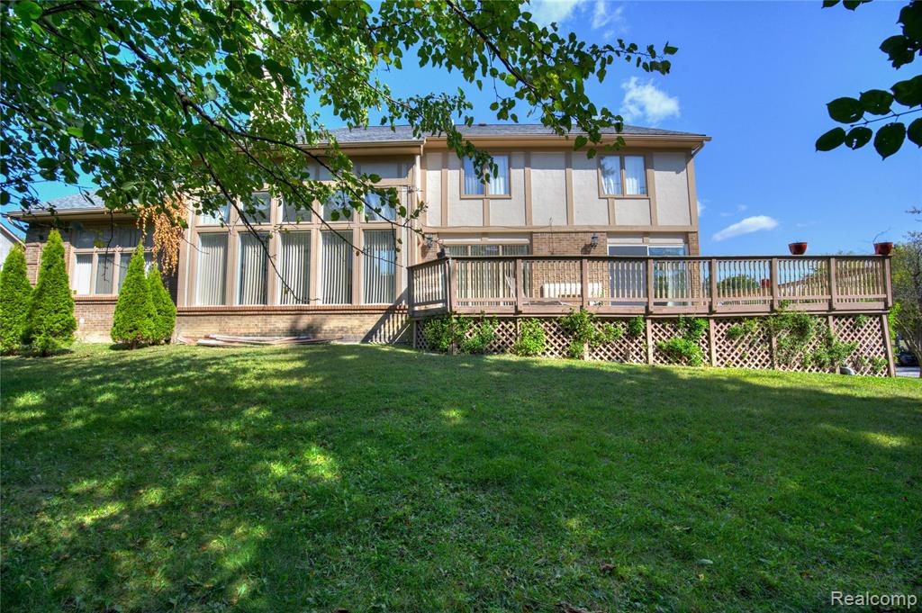 6460 Charles Drive, West Bloomfield, MI — Photo 54
