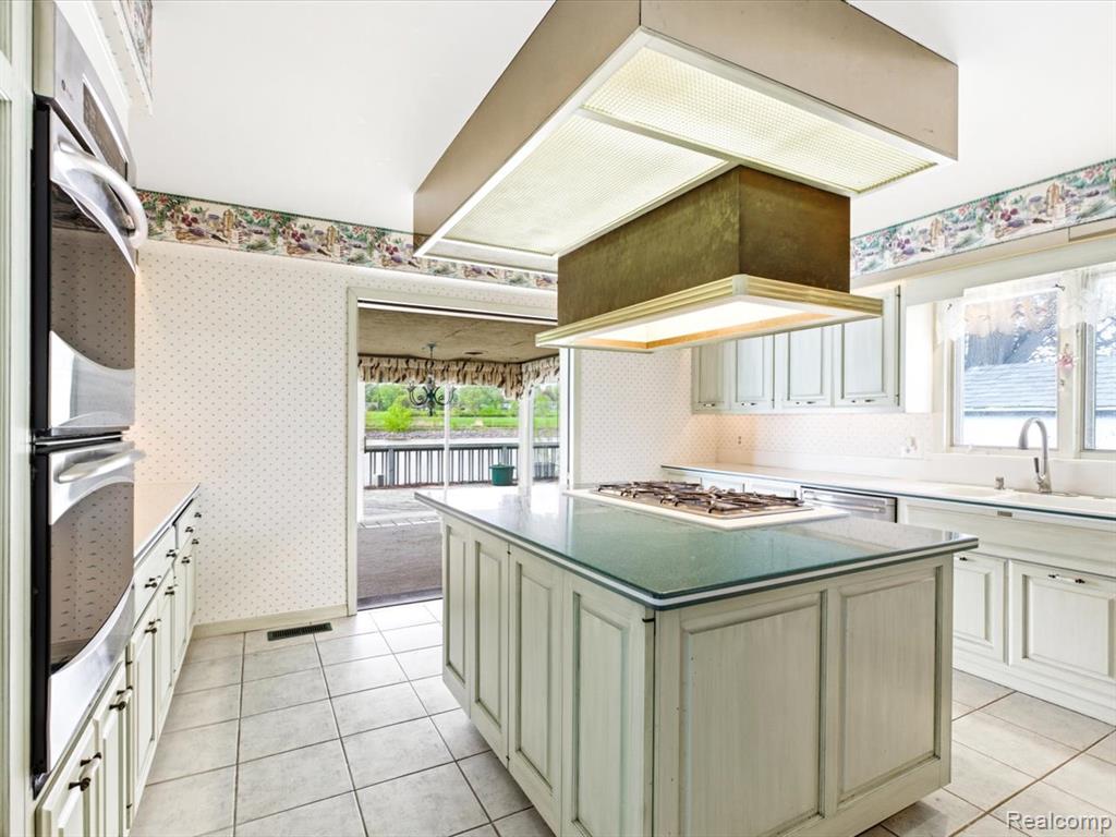 2857 Riverwood Court, Port Huron, MI 48060 — Photo 27