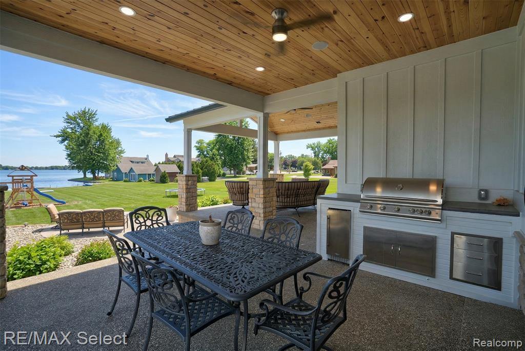 2208 Grove Park Road, Fenton, MI, 48430