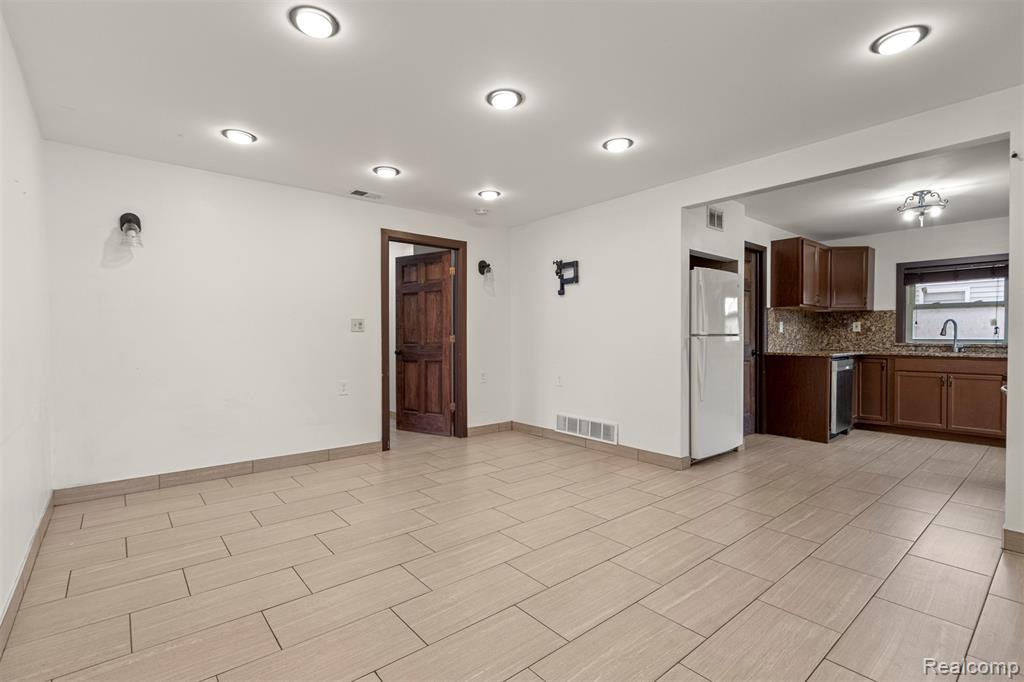 5939 Robindale Avenue, Dearborn Heights, MI 48127 — Photo 5