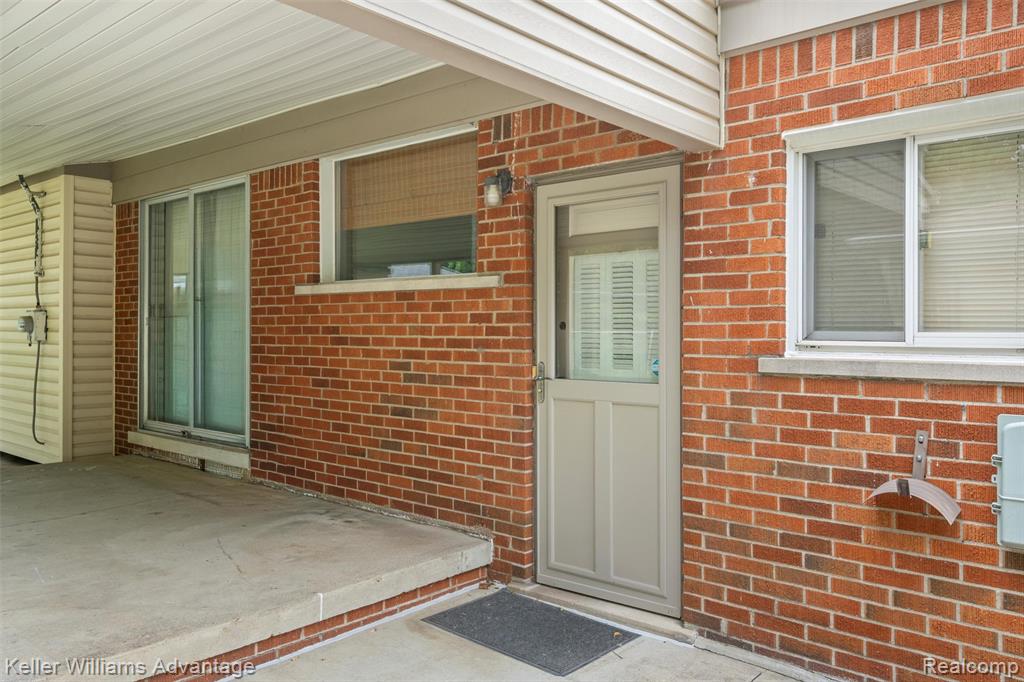 7562 Terri Drive, Westland, MI — Photo 29
