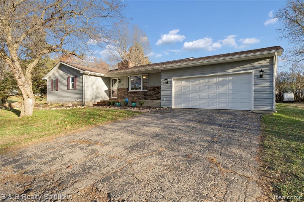 1357 Bloomingfield Drive, Lapeer, MI 48446 — Photo 3