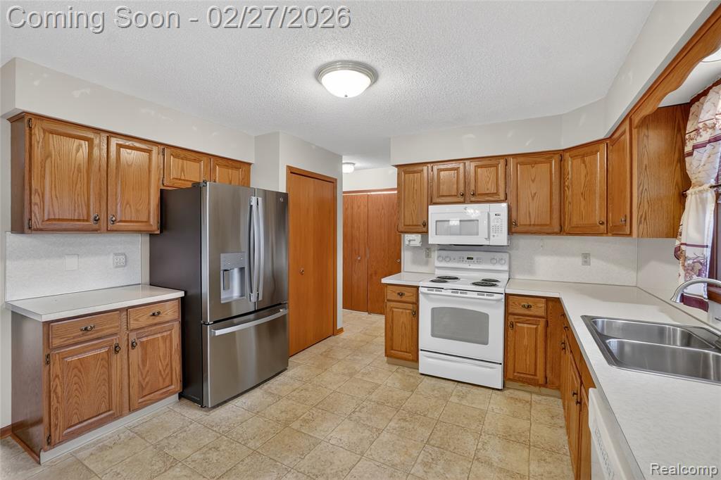7479 Country Meadow Drive, Swartz Creek, MI 48473 — Photo 9