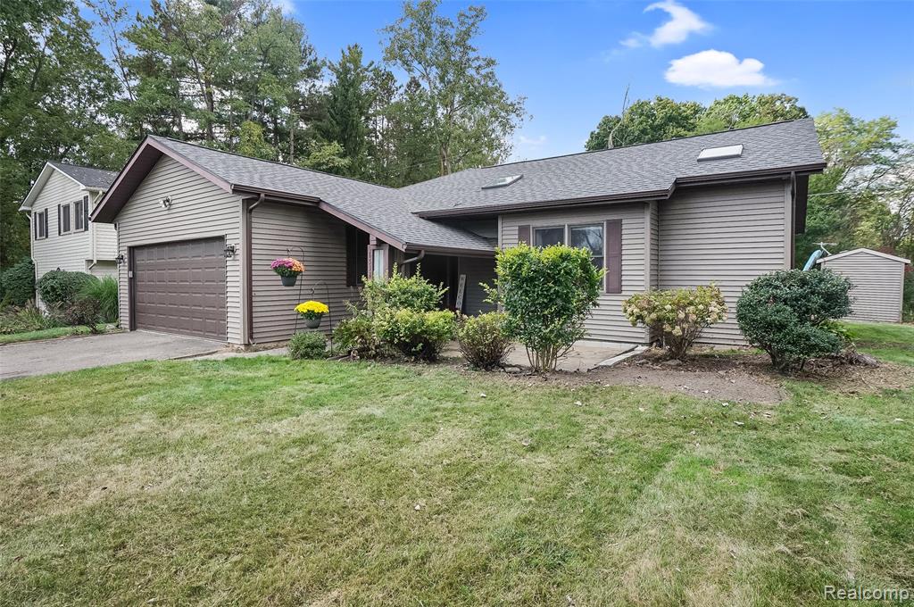 8532 Pettysville Road, Pinckney, MI 48169 — Photo 45