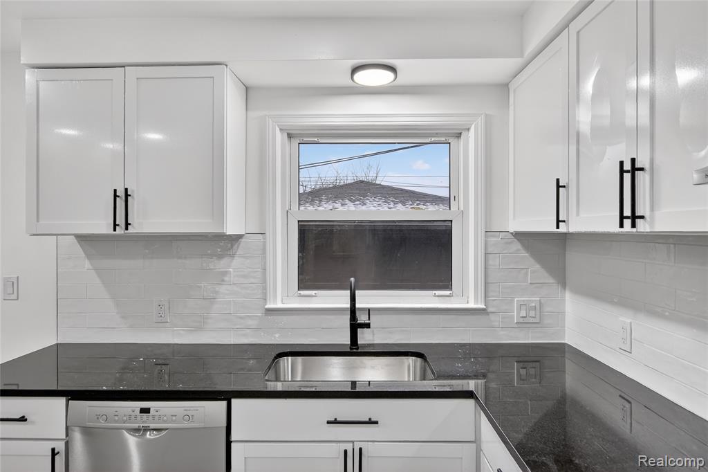 8664 Louise Avenue, Allen Park, MI 48101 — Photo 14