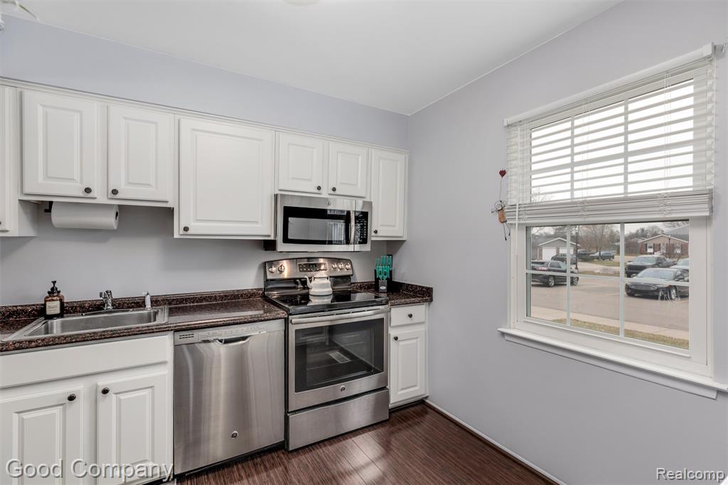42146 Farragut Court, Northville, MI 48167 — Photo 11
