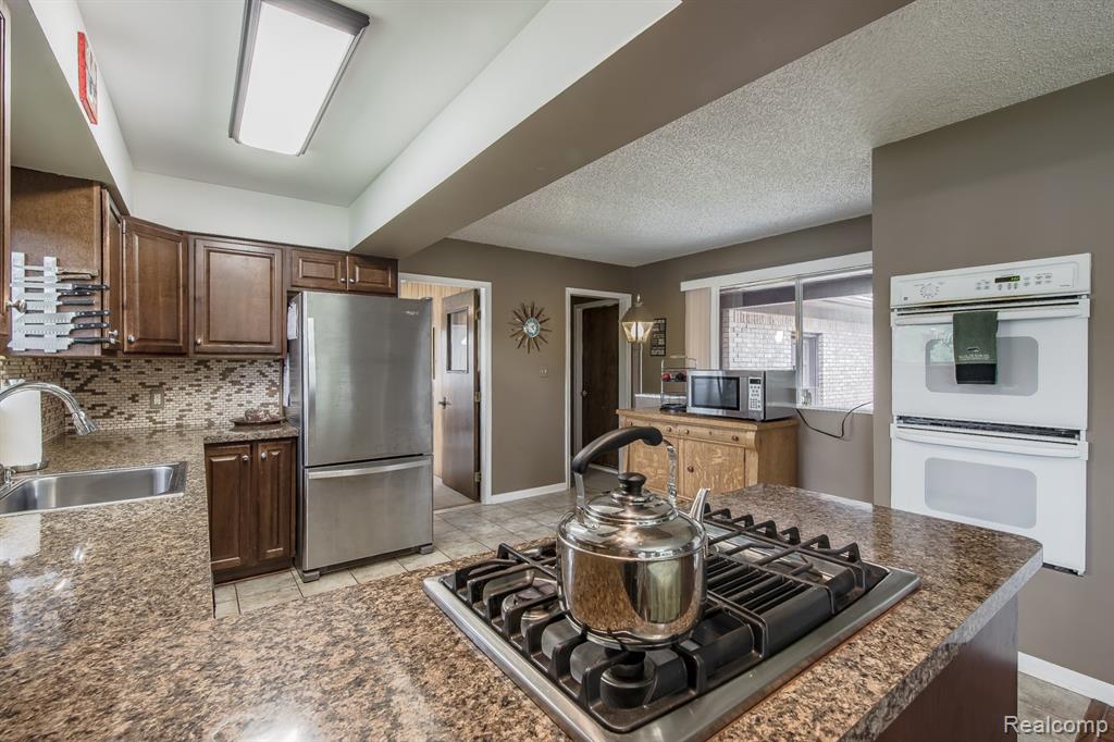 63 Lakeview Drive, Oxford, MI 48370 — Photo 5