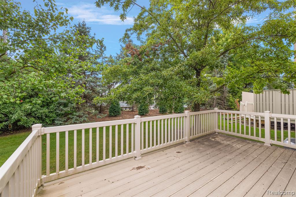 17061 LOCHMOOR, Northville, MI 48168 — Photo 37